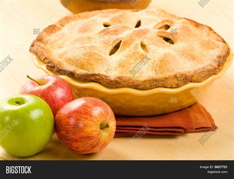 Whole Apple Pie Image & Photo (Free Trial) | Bigstock