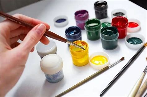 Acrylic vs Latex Paint - Choosing the Right Paint for Your Project