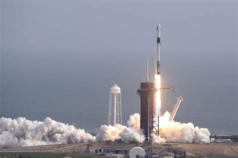 SpaceX Celebrates Test Of Crew Dragon Capsule That Will Carry NASA ...