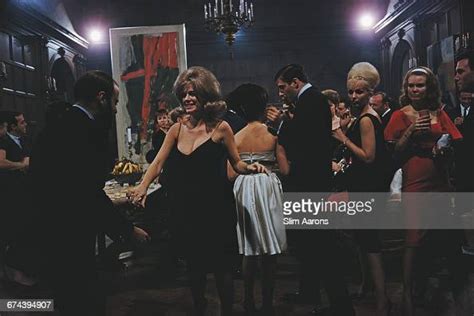 Guests of American publisher Hugh Hefner enjoying themselves at a... Nyhetsfoto - Getty Images