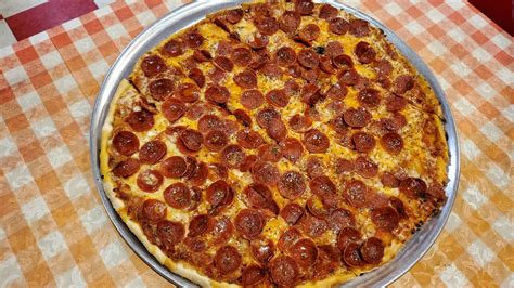 What is Columbus style pizza? Here's how Ohio's capital city serves it - Axios Columbus