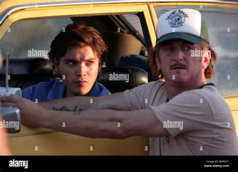 INTO THE WILD (2007) EMILE HIRSCH, SEAN PENN (DIR) ITWI 001 Stock Photo ...