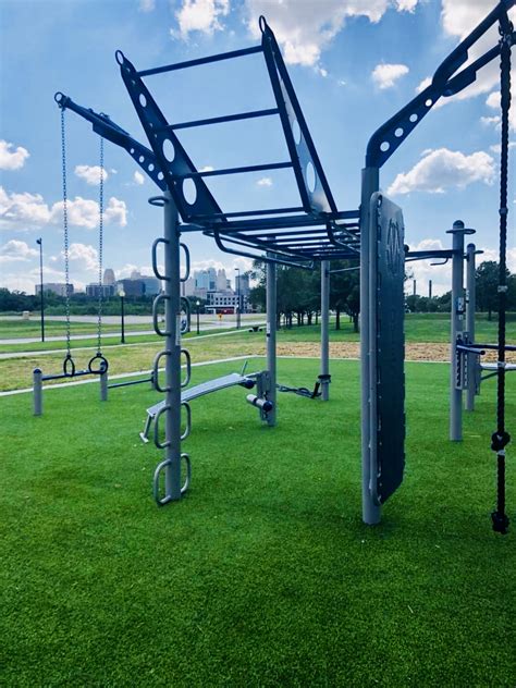 Outdoor Functional Fitness Gym Workout at Kansas City Park - MoveStrong