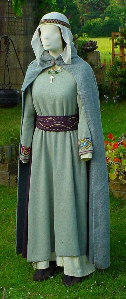 Norman Noblewoman: period outfits based on finds in Britain. Description from pinterest.com. I ...