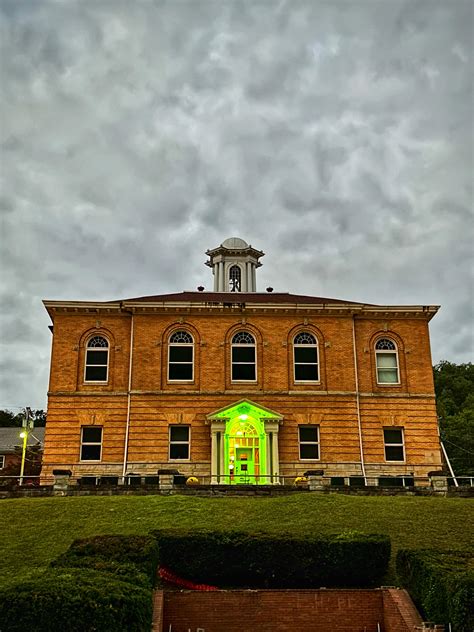 Clay County Courthouse. 9•28•22 : r/WestVirginia