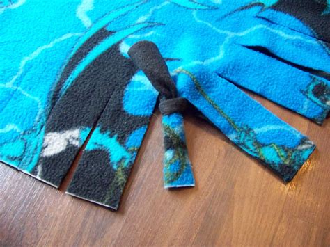 How to Make a No-Sew Fleece Throw – Mary Martha Mama