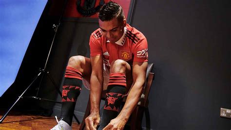 First photos of Casemiro in Man Utd adidas kits for 202223 season ...