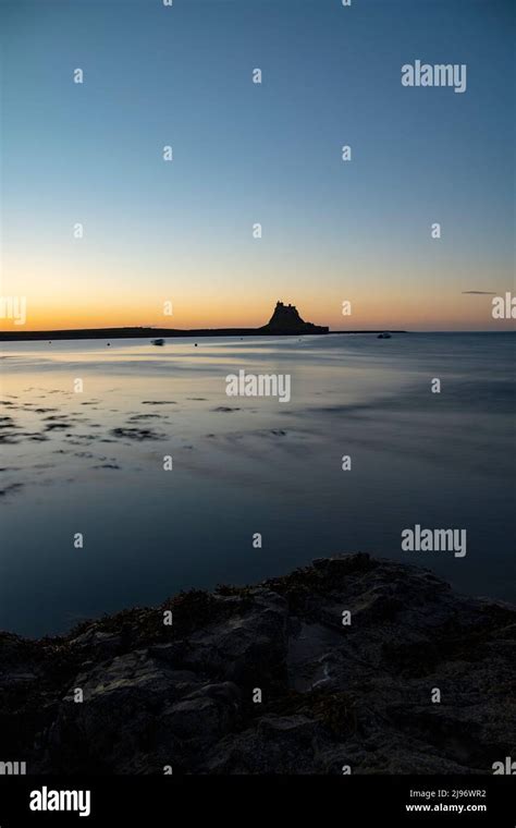 Holy Island (Lindisfarne) Castle sunrise Stock Photo - Alamy