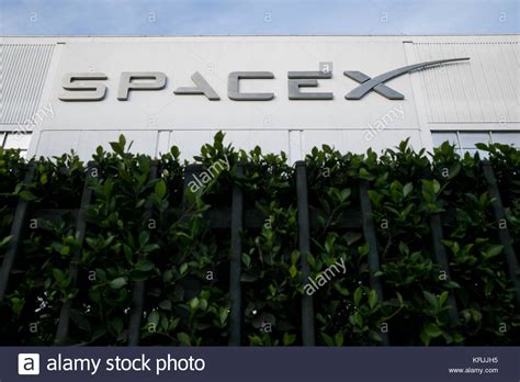 Spacex headquarters hi-res stock photography and images - Alamy