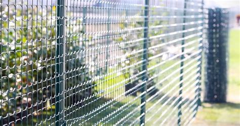 How to simply and safely install a metal fence