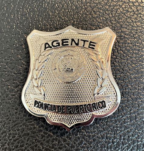 Collectors-Badges Auctions - Vintage PUERTO RICO Police POLICIA Agent ...