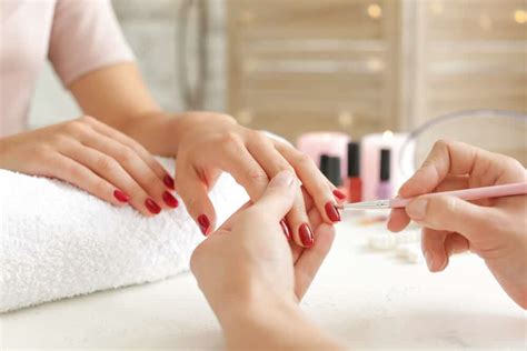 How To Choose A Nail Salon & Nail Spa That's Right For You!