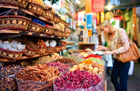 Discovering the Flavors of Dubai: A Guide to Local Food Tours