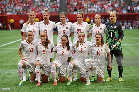 Switzerland Football Team : Switzerland players pose for a team photo before playing ...