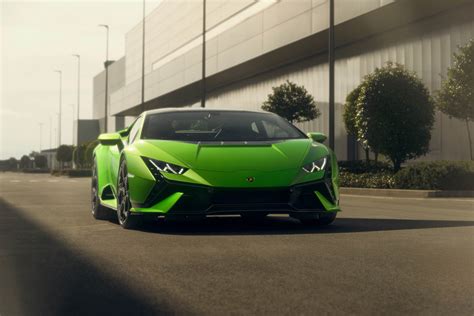 Lamborghini Huracan Tecnica (2023) - picture 14 of 52