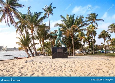 Statue of the Barefoot Mailman James E. Hamilton of Hillsboro Inlet Editorial Image - Image of ...