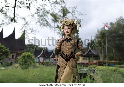 Beautiful Girl Wearing Minangkabau Traditional Clothes Stock Photo 2212909163 | Shutterstock