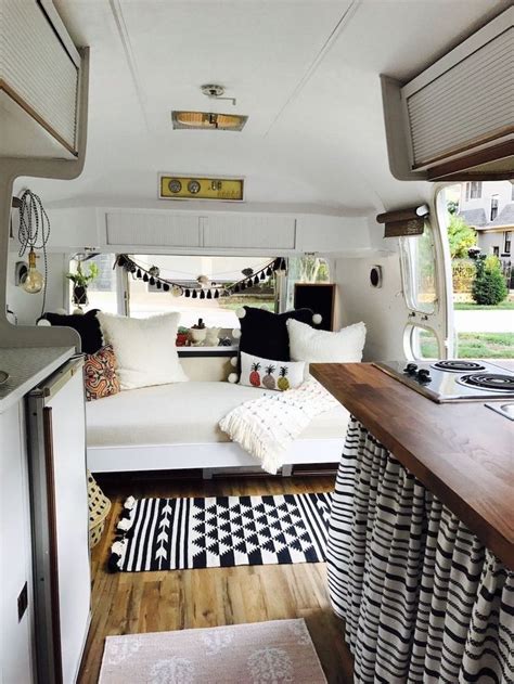 12 Camper Makeovers that will Amaze You | Décoration camping-car, Vivre ...