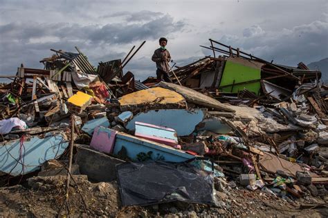 Devastation left by the earthquake and tsunami in Palu - LifeGate