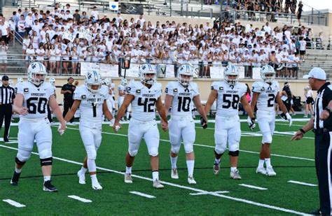 Football team elects new team captains – Vandegrift Voice