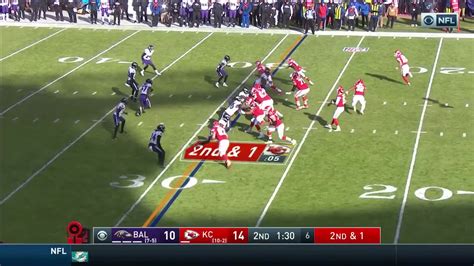 Highlight: Patrick Mahomes Makes No-Look Pass