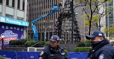 Fox News Christmas Tree Catches Fire - The New York Times