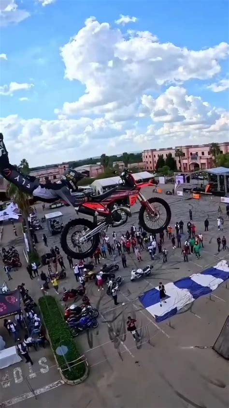 Bike stunts : r/MujicoCity