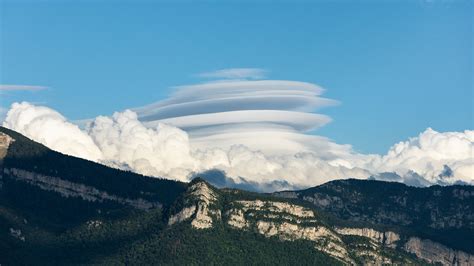 Beautiful lenticular cloud - France [OC][2048 x 1152] Nature Photos, Scenery Photos, Nature ...