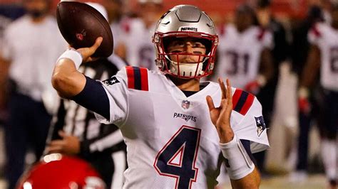 Patriots QB Jarrett Stidham comes off bench, throws first NFL TD pass