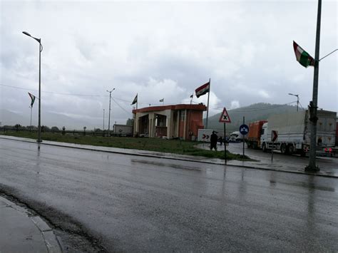 Iran-Iraq border crossing - Against the Compass