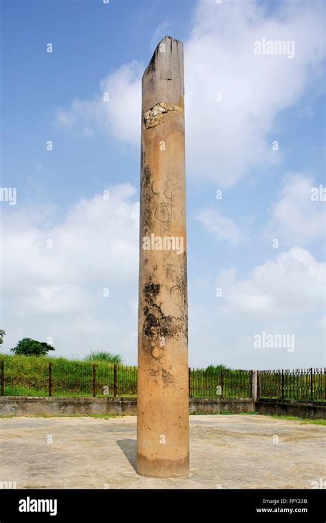 Ashoka pillar , Buddhist site , Kaushambi 60km from Allahabad , Uttar Pradesh , India Stock ...