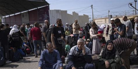 Egypt-Gaza border crossing opens, letting desperately needed aid flow ...