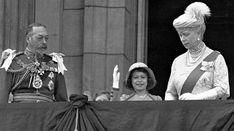 Queen Elizabeth II: Her life before she took the crown - BBC News