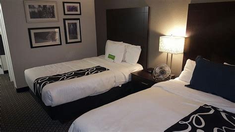 LA QUINTA INN & SUITES BY WYNDHAM MILWAUKEE DELAFIELD - Updated 2024 Prices & Hotel Reviews (WI)