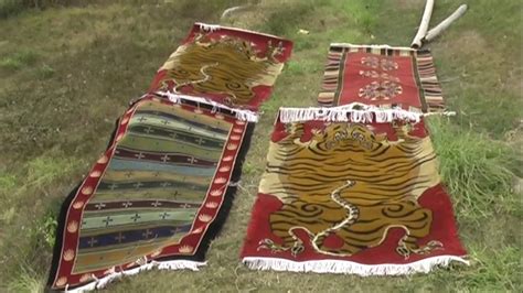 Tibetan Rug Making - YouTube