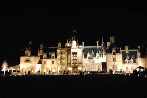 Best Christmas Cities: Candlelight Tour – Biltmore Estate