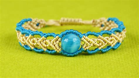 Wavy Herringbone Bracelet in two colors with a bead - Tutorial | Bracelet patterns, Macrame ...