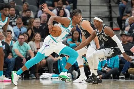 Terry Rozier, Hornets smash Spurs in opener