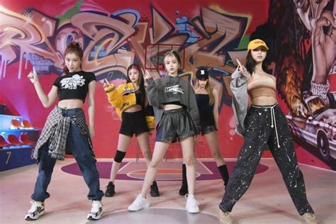 Watch: ITZY Makes You Want To “SWIPE” Right In Fierce New Dance ...