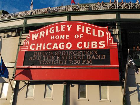 Bruce Springsteen at Wrigley Field : r/chicago