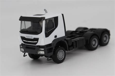 Iveco Trakker Semi Truck | RailRoad Modeling