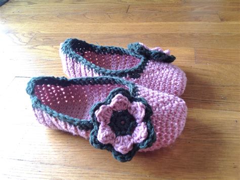 The Life Artistic: Crochet Flower Slippers