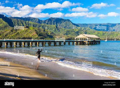 Hanalei bay surfing hi-res stock photography and images - Alamy