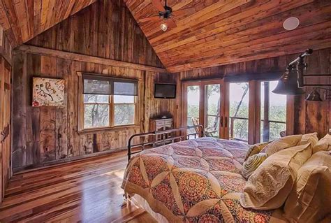 13 Romantic Cabins in Texas: Secluded Cabins for Couples (2023)