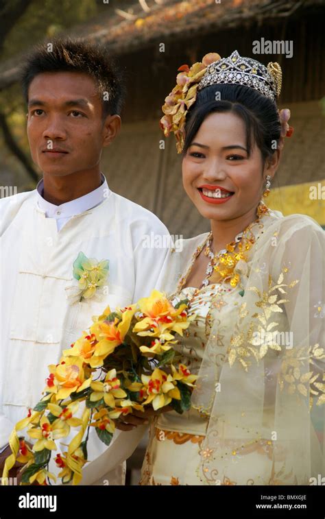 Wedding couple myanmar hi-res stock photography and images - Alamy