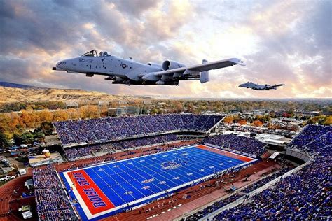 Bronco Stadium | Boise state broncos, Boise state football, Broncos stadium