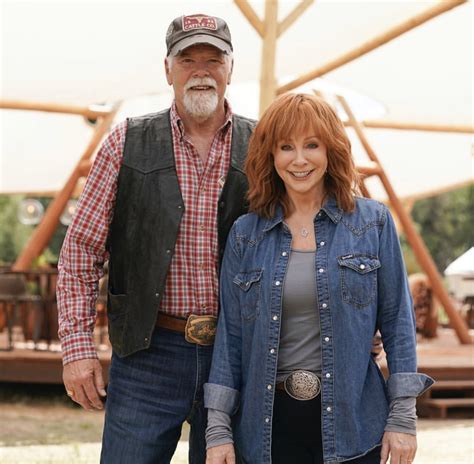 Reba McEntire's only son marries, and fans' hearts ‘exploded’ as she danced with him at the ...