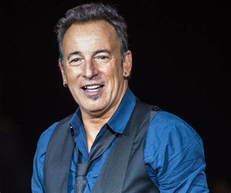 Bruce Springsteen Biography - Facts, Childhood, Family Life & Achievements