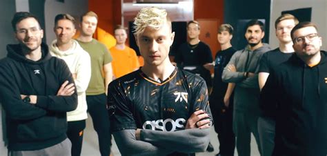 Rekkles returns to Fnatic in 2023 LEC esports roster video