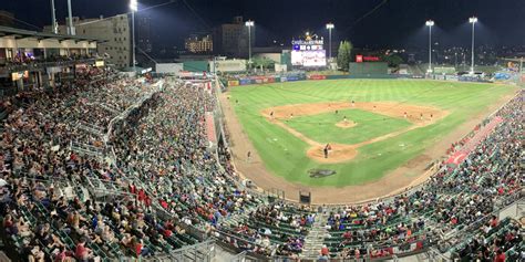 July 4th sellout crowd of 11,302 at Chukchansi Park watches Grizzlies ...